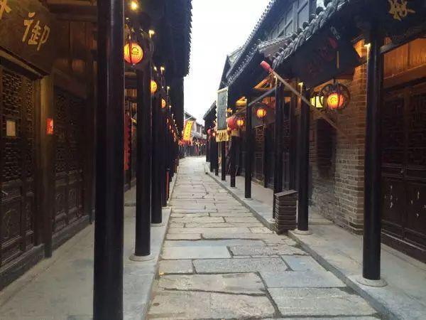 轻松解惑,尽在舞龙舞狮是中国最有名的传统舞蹈,该如何传承下去呢?蜗牛问答平台